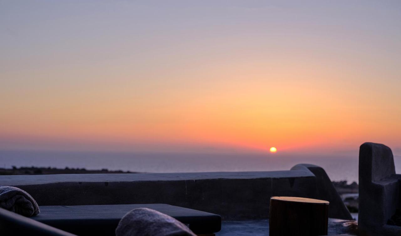 Andronikos Canaves Oia  Luaran gambar
