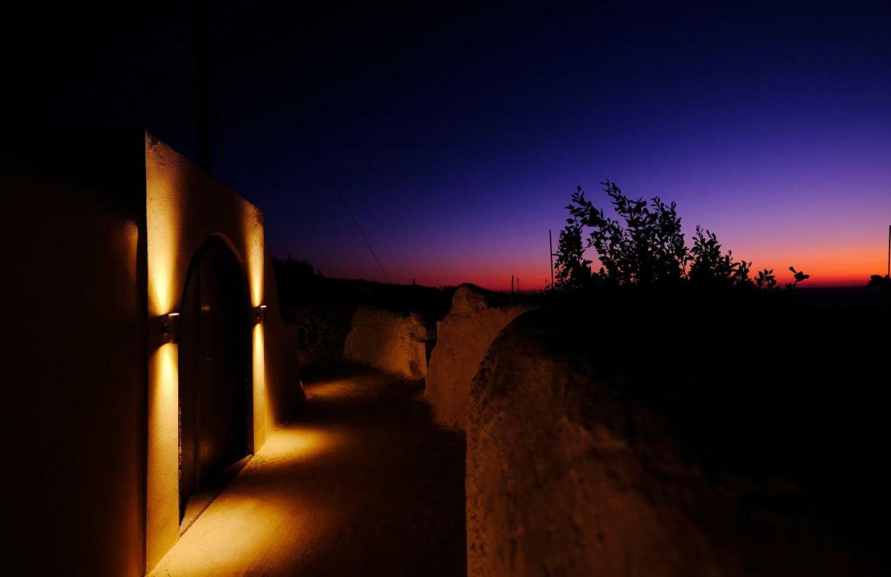 Andronikos Canaves Oia  Luaran gambar